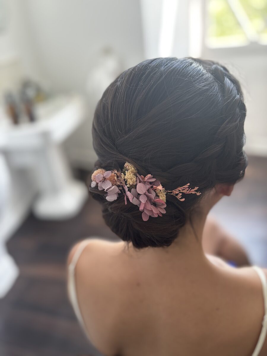 Chignon bas fleurs séchées